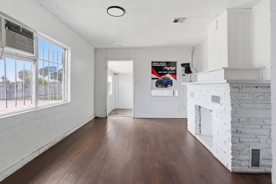 More Photos Of 8710 E Colonial Dr, Orlando Auto Dealership For Lease