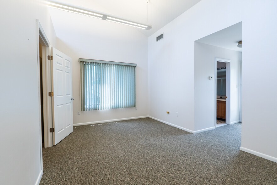 More Photos Of 1117 E Landis Ave, Vineland Office Residential For Lease