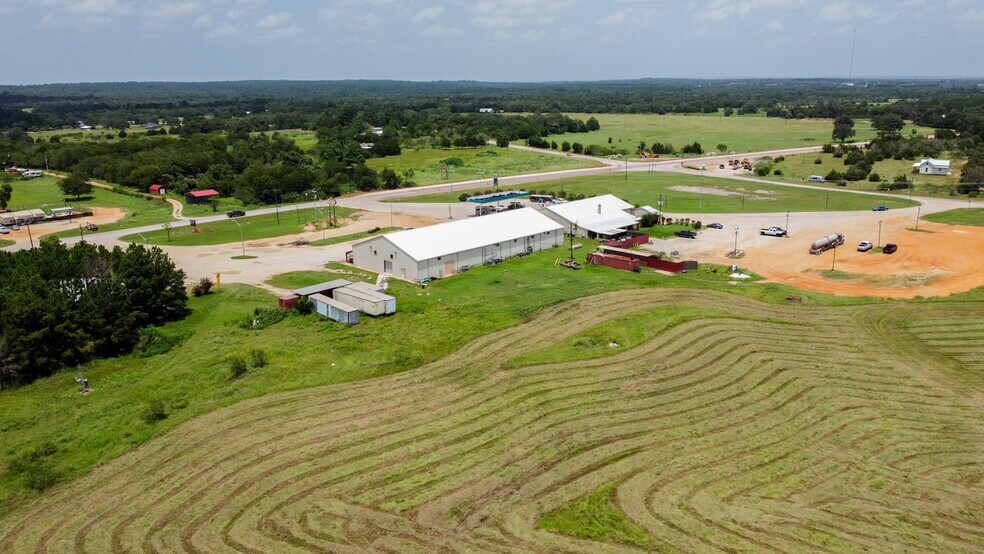 More Photos Of 2989 S Highway 304, Rosanky Warehouse For Lease