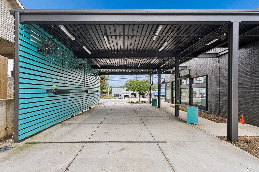 More Photos Of 1605 Howell Mill Rd NW, Atlanta Storefront Retail Office For Sale