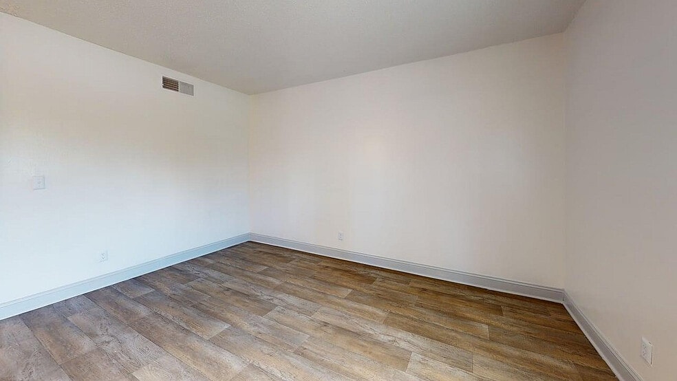 More Photos Of 120 47th Ave N, Saint Petersburg Apartments For Sale