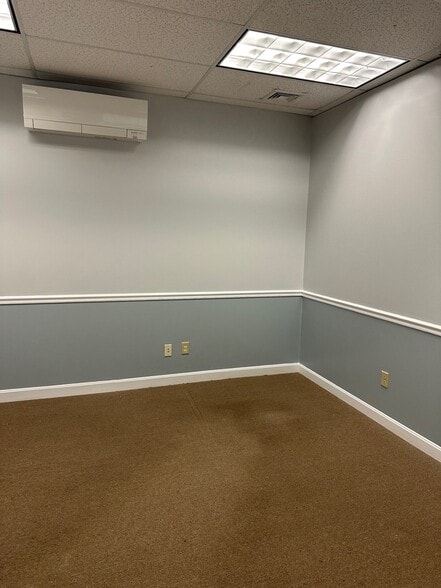 More Photos Of 62 Main St, Kingston Storefront Retail Office For Lease