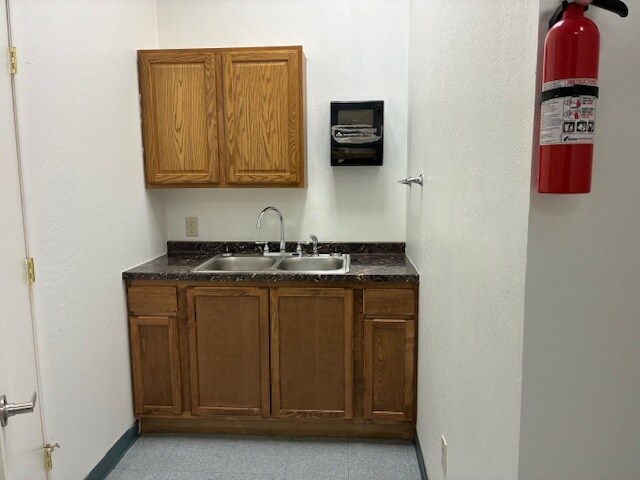 More Photos Of 1750 S Railroad Springs Blvd, Flagstaff Storefront Retail Office For Lease