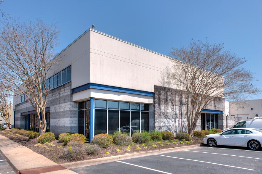 More Photos Of 2697 International Pky, Virginia Beach Showroom For Lease