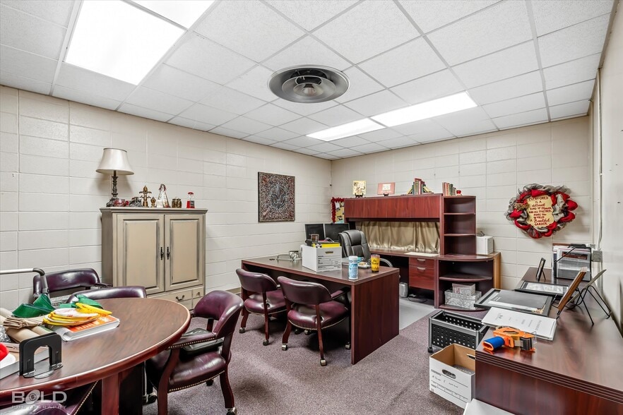 More Photos Of 523 Oxford Rd, Mansfield Office For Sale