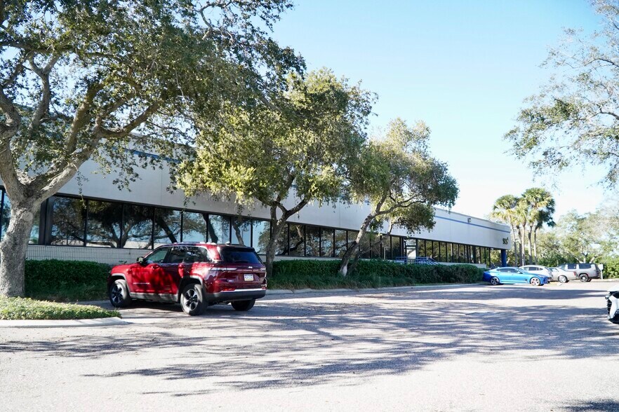 More Photos Of 5850 W Cypress St, Tampa Office For Lease