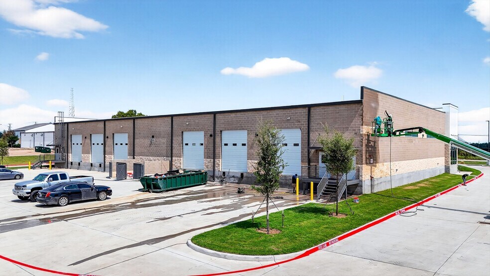 More Photos Of 304 Progress Dr, Sherman Warehouse For Sale