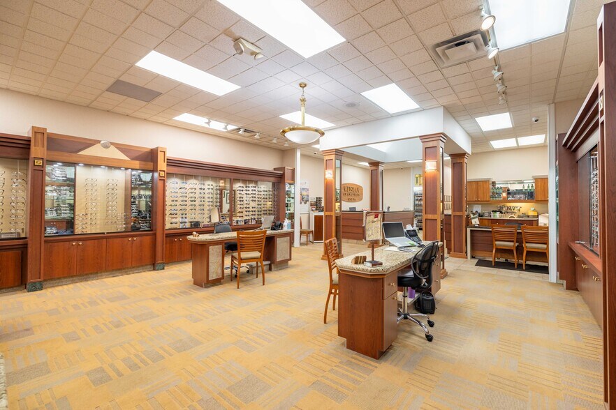 More Photos Of 220-222 S Main St, Rochester Medical For Lease