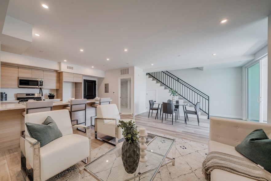 More Photos Of 7018 Alabama Ave, Canoga Park Apartments For Sale