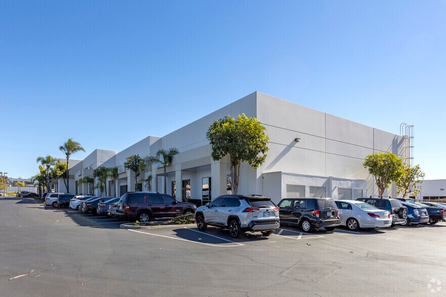 More Photos Of 8310-8324 Miramar Mall, San Diego Warehouse For Lease