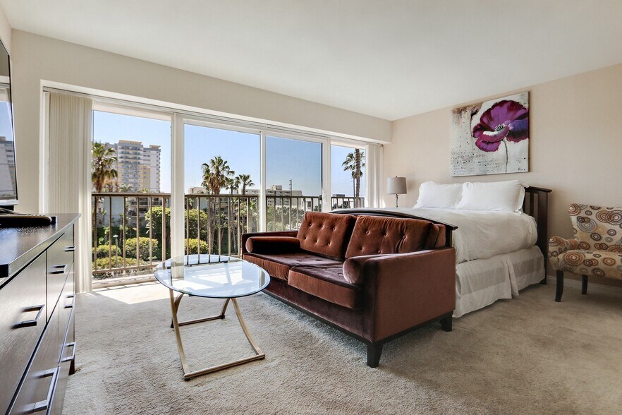More Photos Of 415-425 Washington Blvd, Marina del Rey Apartments For Lease