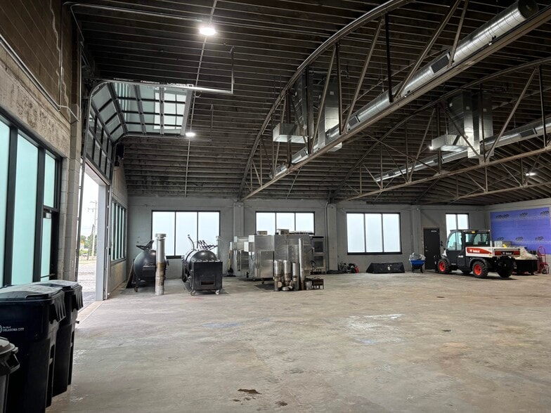 More Photos Of 9101 N Western Ave, Oklahoma City Showroom For Lease