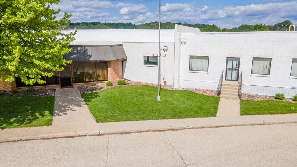 More Photos Of 403 Degner Ave, Mayville Manufacturing For Lease