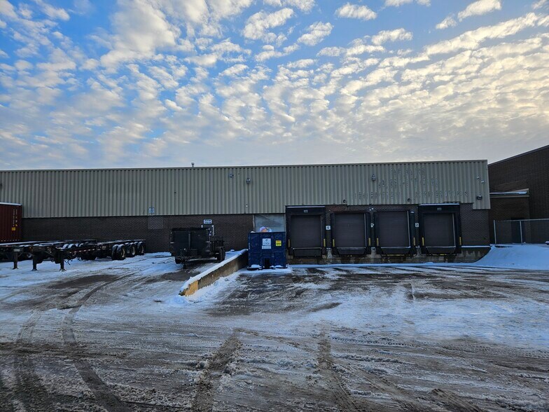 More Photos Of 7875 Rte Transcanadienne, Montréal Warehouse For Lease