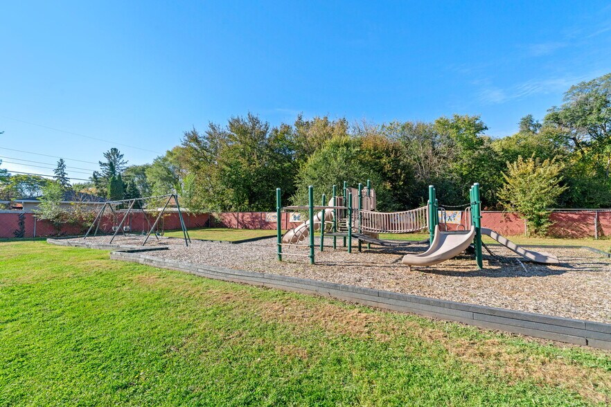 More Photos Of 6281-6289 N Louisiana Ave, Brooklyn Park Apartments For Sale