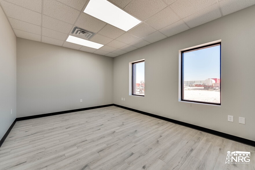 More Photos Of 10318 West County Road 157, Midland Warehouse For Lease