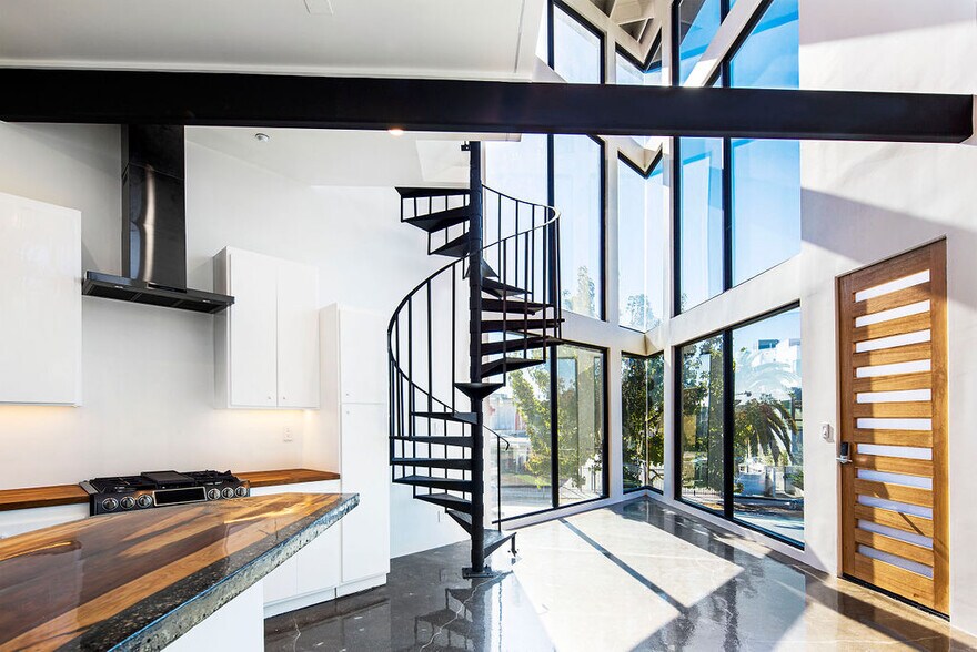 More Photos Of 1447 11th St, Santa Monica Office Residential For Sale