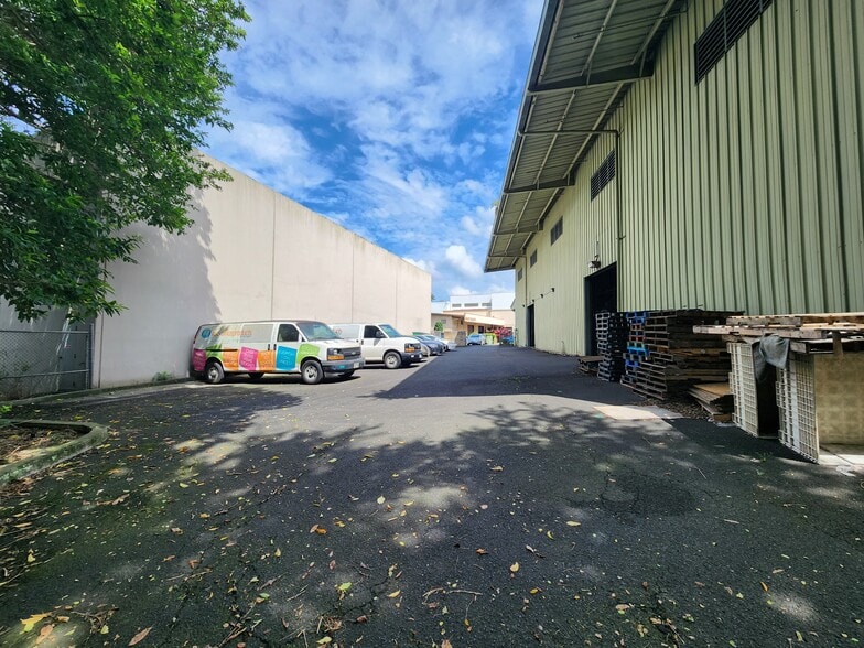 More Photos Of 99-1418 Koaha Pl, Honolulu Light Manufacturing For Sale