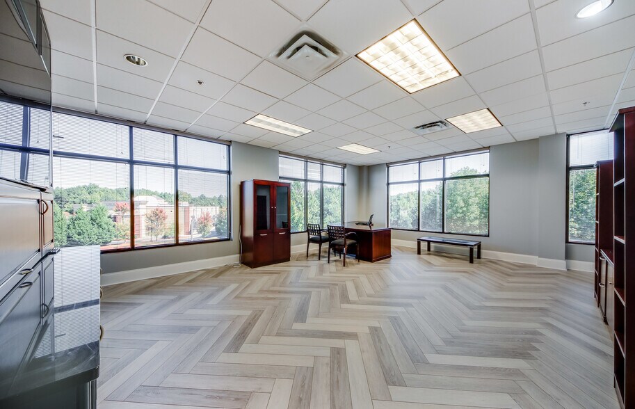 More Photos Of 2700 N Berkeley Lake Rd, Duluth Office For Sale