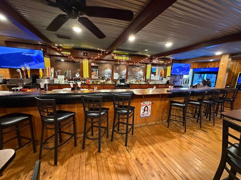 More Photos Of 617 S Washington St, New Paris Bar For Sale