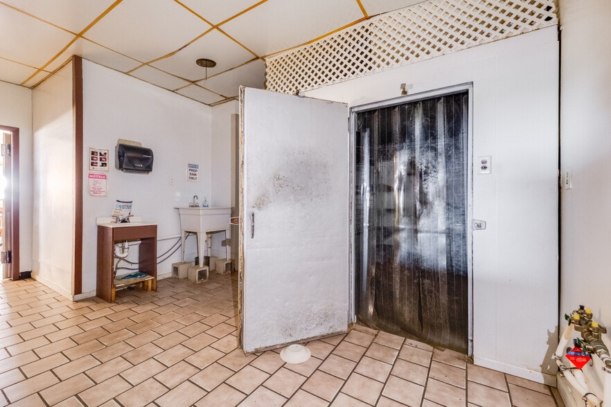 More Photos Of 103 Interstate 40, Shamrock Restaurant For Sale