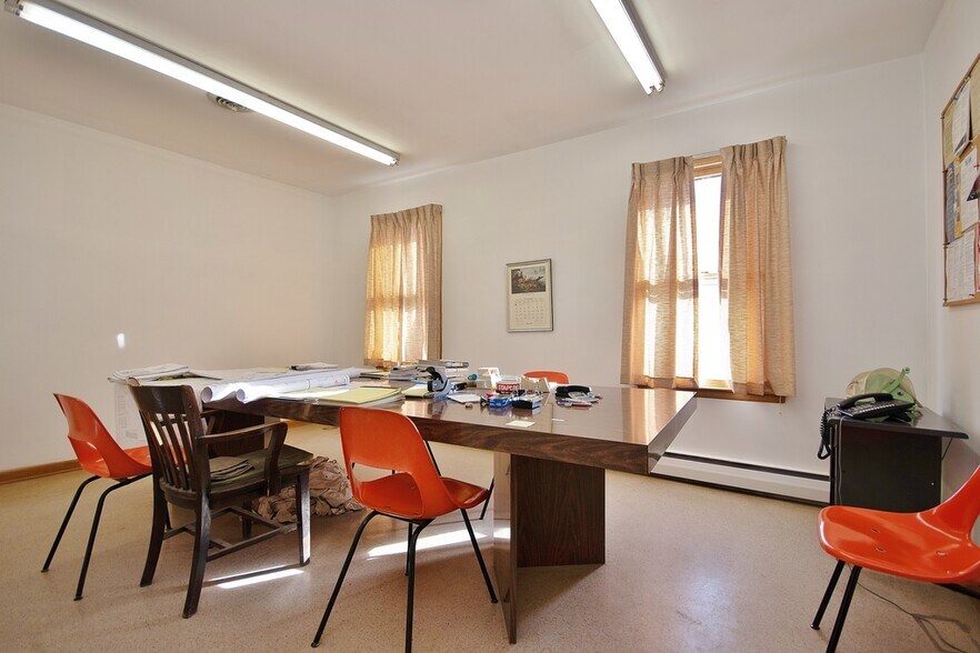 More Photos Of 24 Sands Station Rd, Middletown Freestanding For Sale