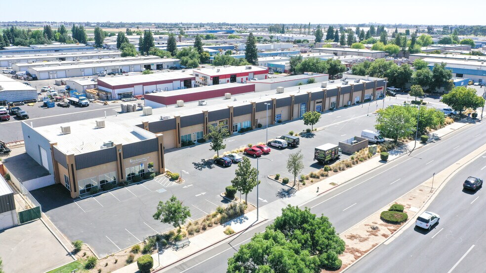 More Photos Of 5816 E Shields Ave, Fresno Warehouse For Lease