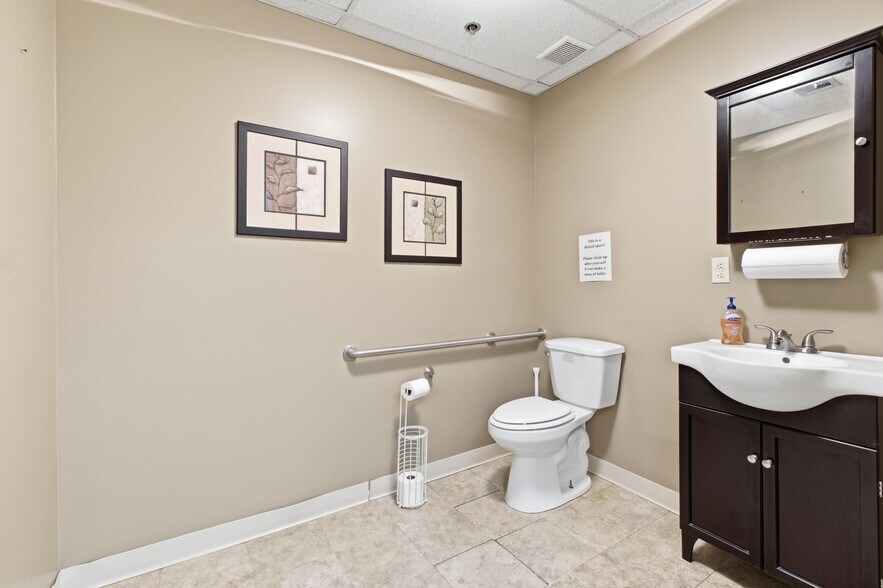 More Photos Of 104-176 Cude Ln, Madison Medical For Lease