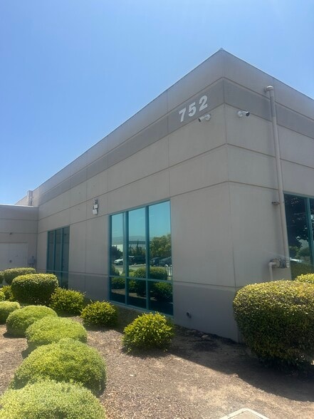 More Photos Of 752 La Guardia St, Salinas Office For Lease