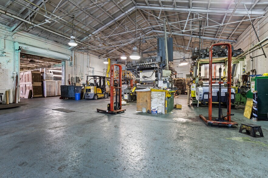 More Photos Of 162 25th St, Brooklyn Warehouse For Lease