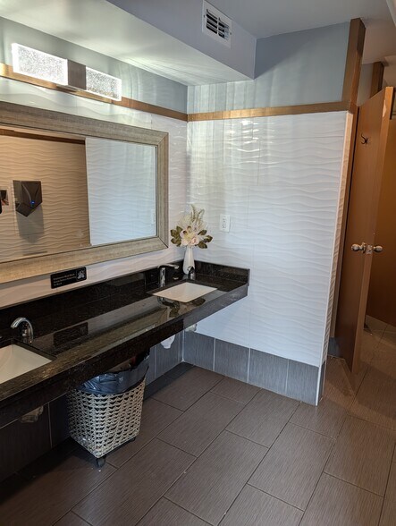 More Photos Of 1062 Main St, Holden Restaurant For Sale