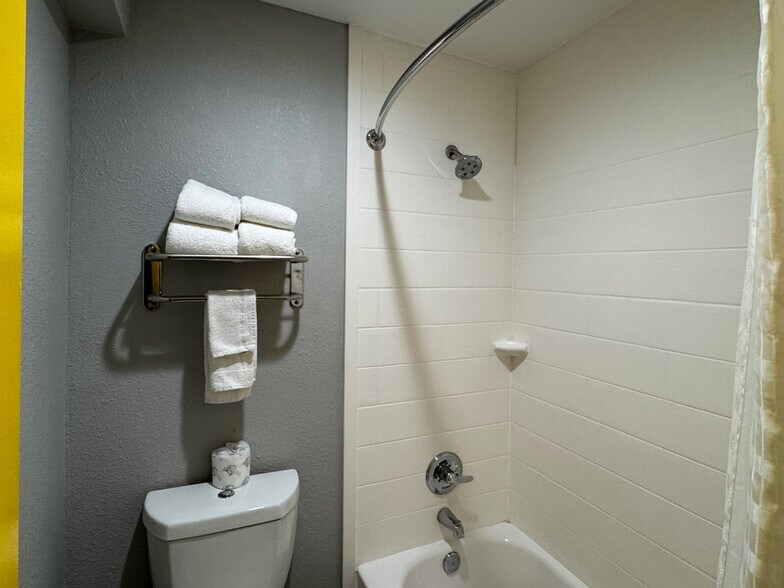 More Photos Of 2035 Paramount Blvd, Amarillo Apartments For Sale