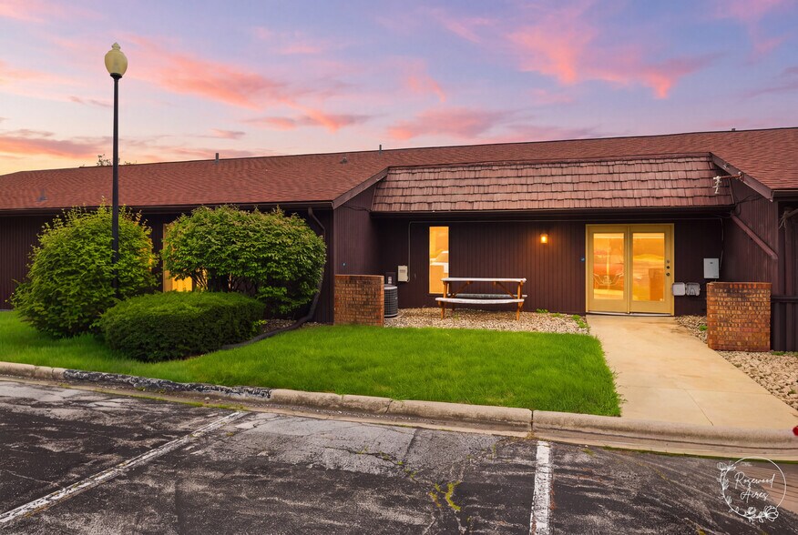 More Photos Of 31 Briarcliff Prof Ctr, Bourbonnais Office For Sale
