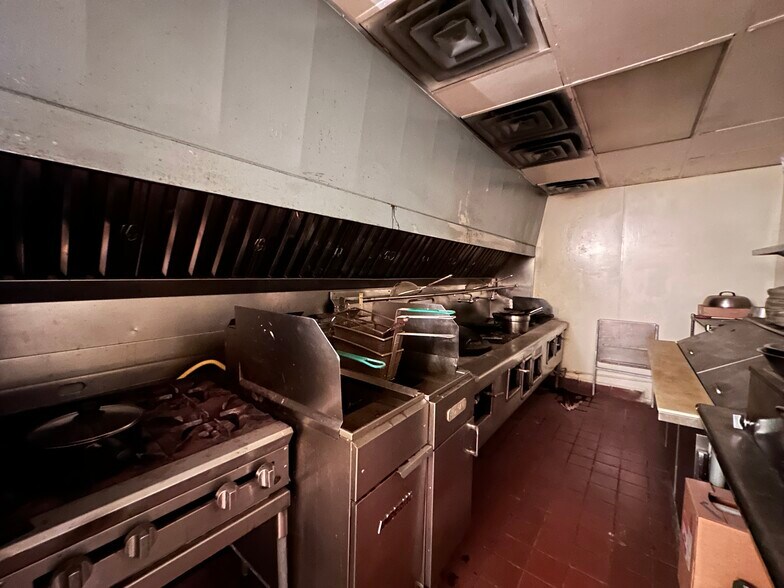 More Photos Of 1023 E F St, Oakdale Restaurant For Lease