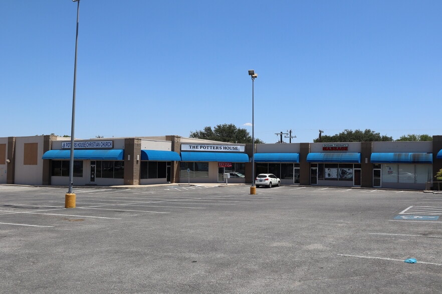More Photos Of 12804-12826 Nacogdoches Rd, San Antonio Unknown For Lease