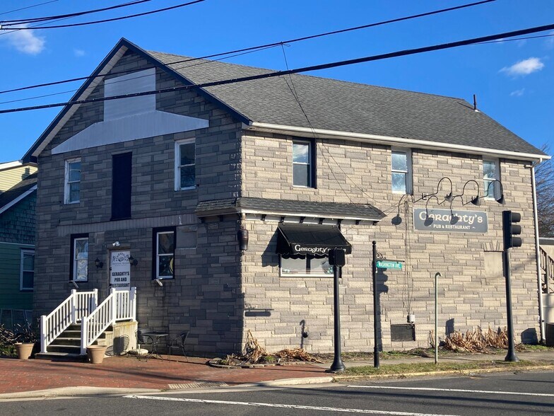 Primary Photo Of 148 W Broad St, Burlington Restaurant For Lease