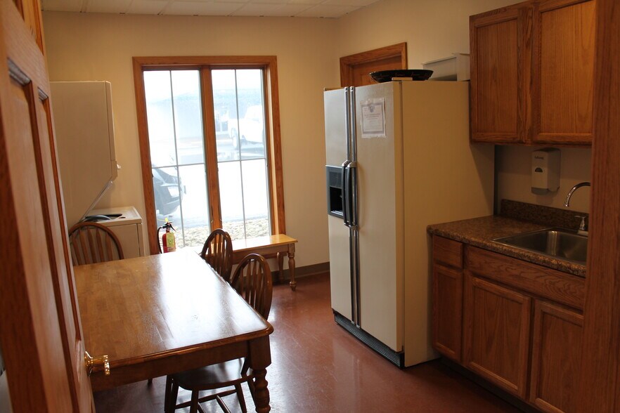 More Photos Of 215 Grove City Rd, Slippery Rock Medical For Sale