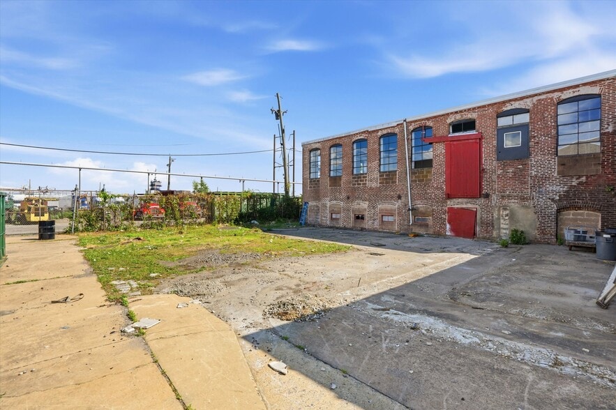 More Photos Of 4821 Garden St, Philadelphia Industrial For Sale