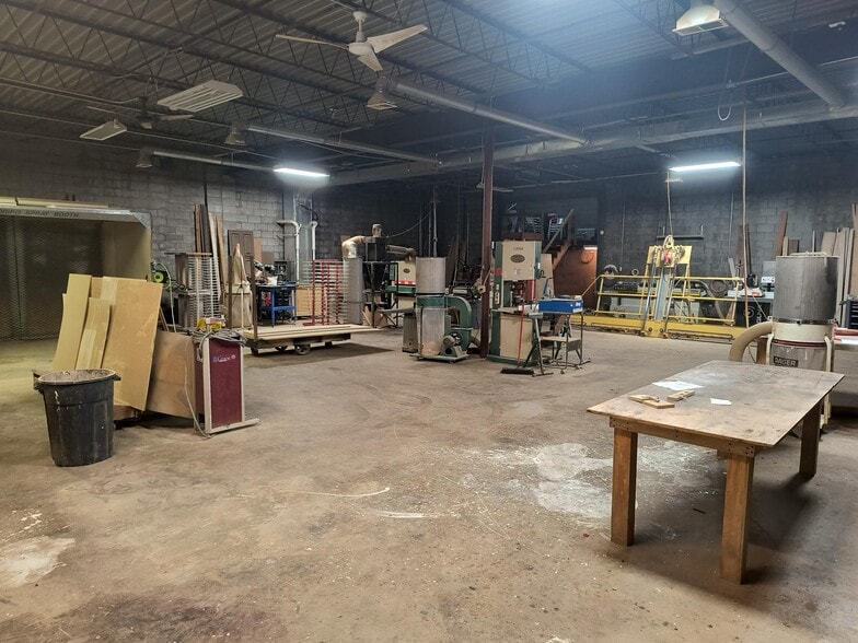 More Photos Of 3731 Arthur St, Gary Warehouse For Lease