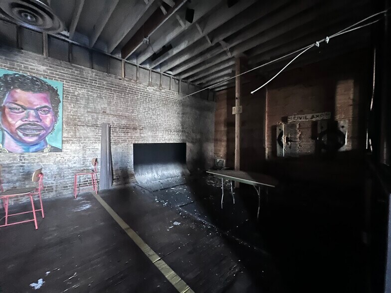 More Photos Of 372 S Main St, Memphis Storefront Retail Office For Sale