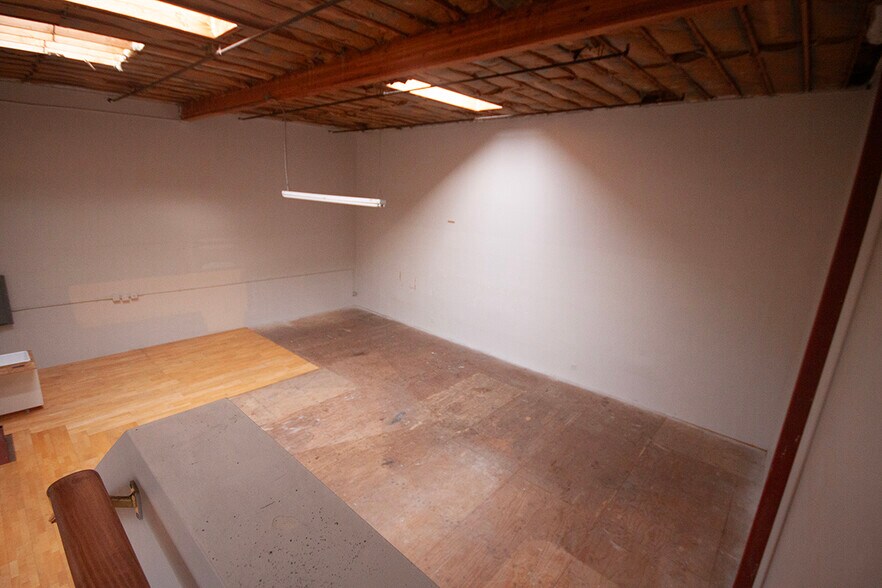 More Photos Of 1190 Shafter Ave, San Francisco Warehouse For Sale
