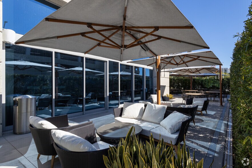 More Photos Of 333 City Blvd W, Orange Office For Lease