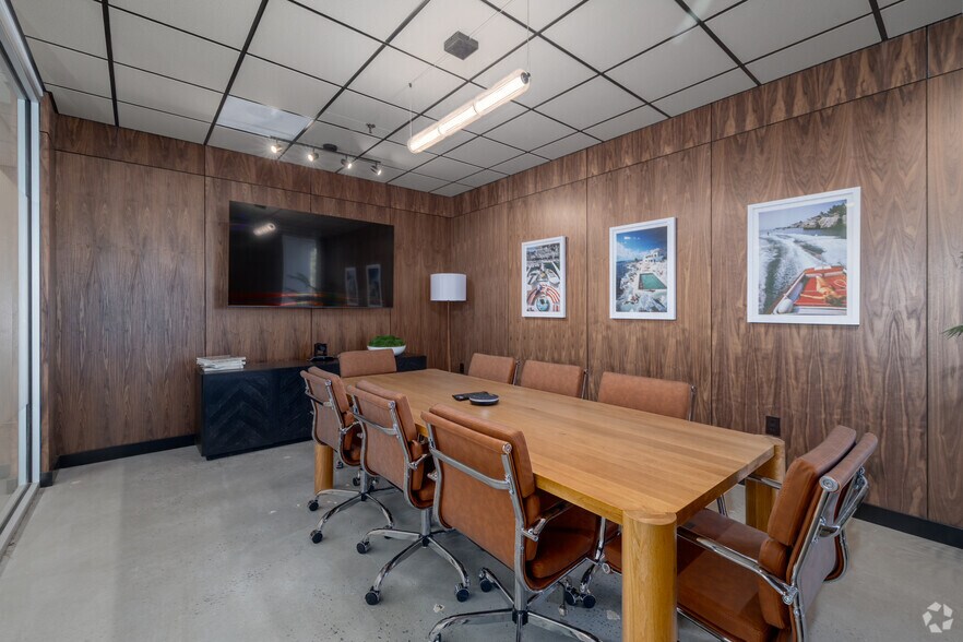 More Photos Of 900 Pressley Rd, Charlotte Warehouse For Lease