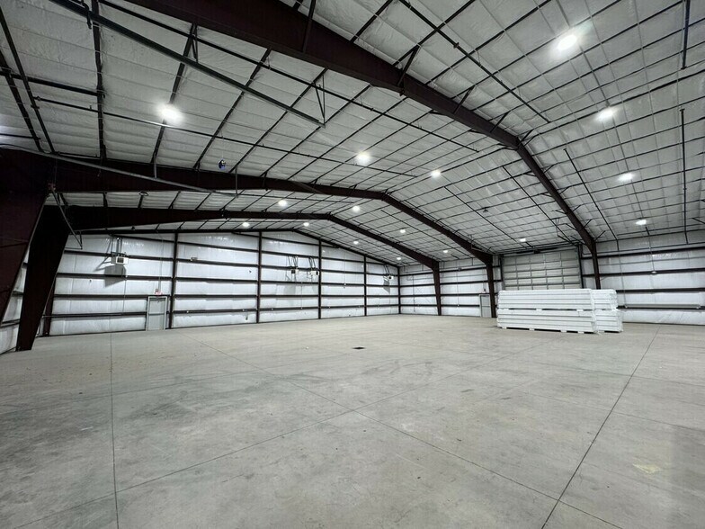 More Photos Of 1999 Futurity Dr, Sunland Park Light Distribution For Lease