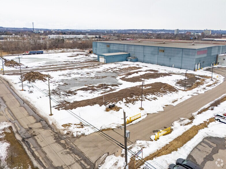 More Photos Of 475 Kenora Av, Hamilton Land For Lease