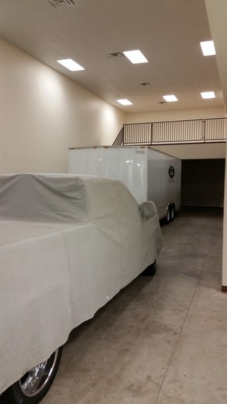 More Photos Of 5829 W Sam Houston Pky N, Houston Light Distribution For Lease