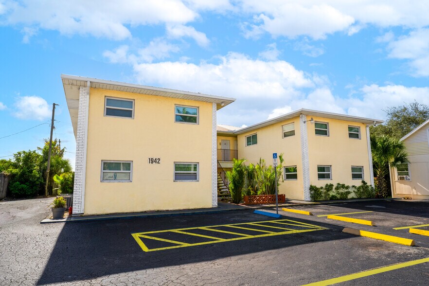 More Photos Of 1940-1942 Passaic Ave, Fort Myers Apartments For Sale