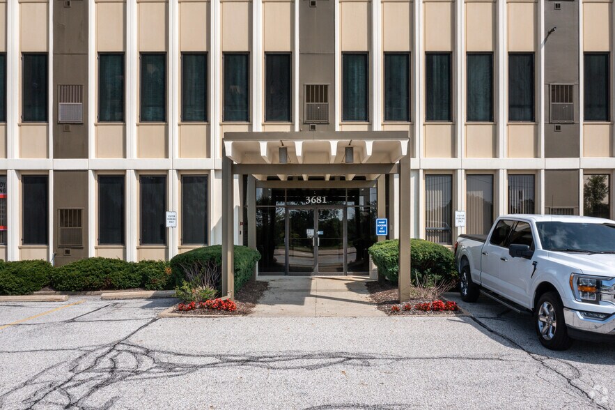 More Photos Of 3681 S Green Rd, Beachwood Office For Lease