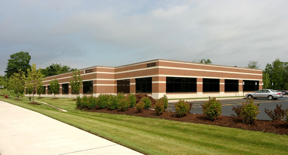 More Photos Of 39300 W 12 Mile Rd, Farmington Hills Office For Sale