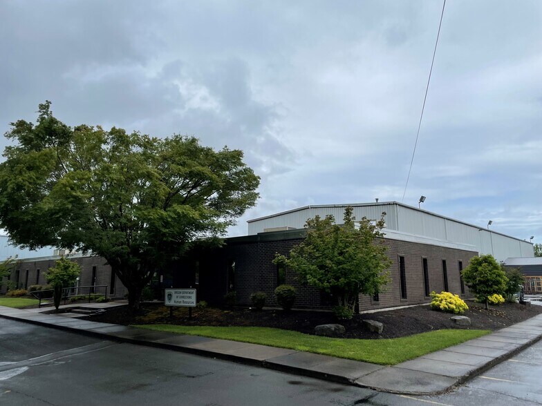More Photos Of 2767 22nd St SE, Salem Office For Lease